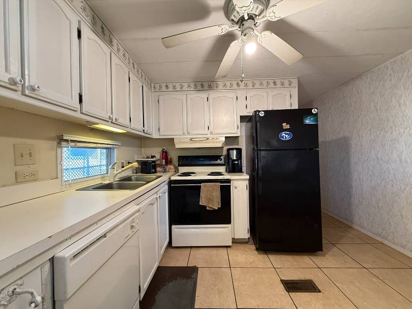 562 Bayshore Dr a Ellenton, FL Mobile or Manufactured Home for Sale